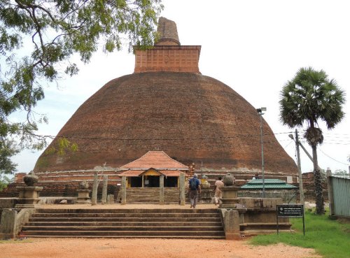 Jetavanaramaya-Stupa-www.travelblog.org